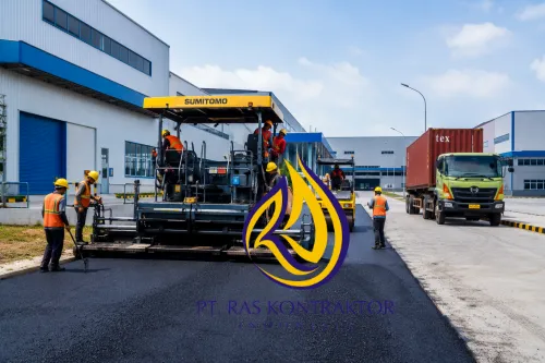 Jasa aspal di Purwakarta menggunakan asphalt finisher