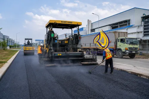 Jasa pengaspalan menggunakan aspal hotmix PT. RAS Kontraktor Indonesia